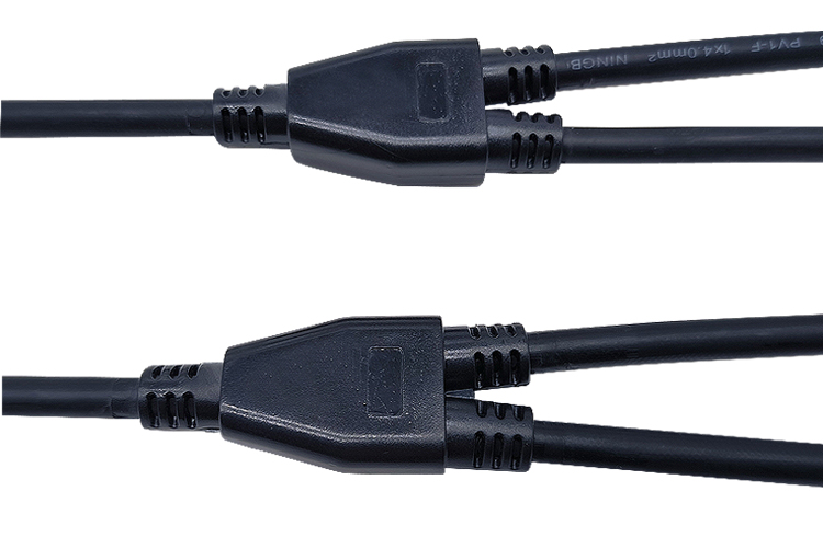connecting mc4 connectors